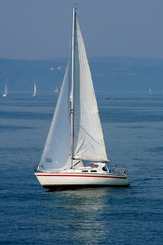 Voraussetzung für das Segeln auf dem Bodensee ist das Bodenseeschifferpatent